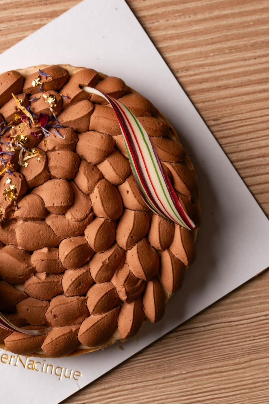 Crostata decorata con mandorle